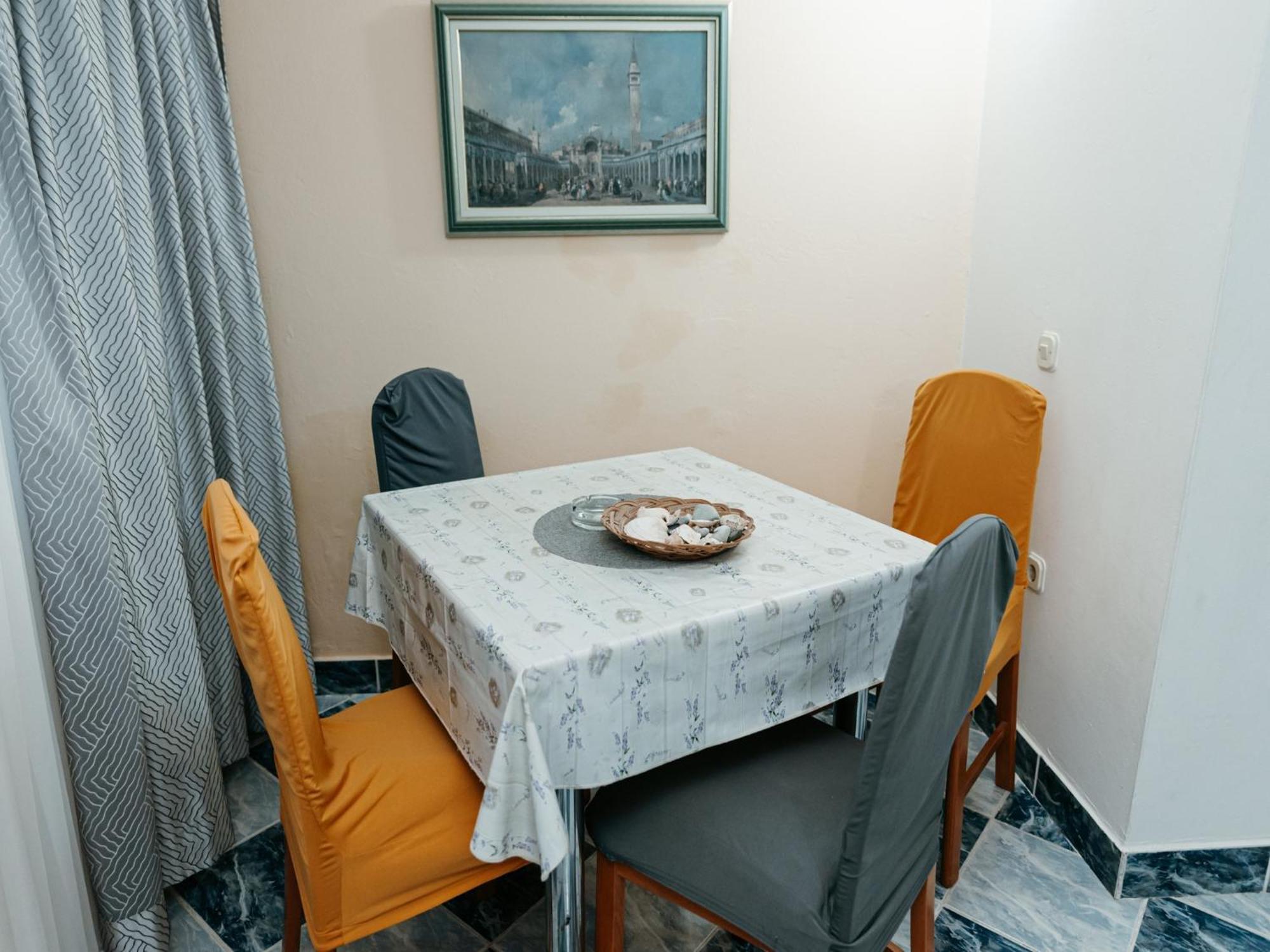 Apartmani Dragobratovic Komarna Δωμάτιο φωτογραφία